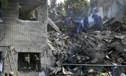 Un immeuble endommagé par une frappe russe à Kiev le 17 juin 2025