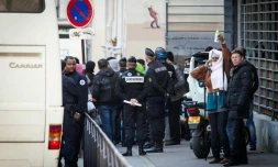 Des migrants évacués à Paris d'un lycée, le 4 mai 2016