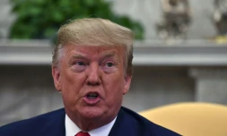 Le président américain Donald Trump répond aux questions des journalistes depuis le Bureau ovale