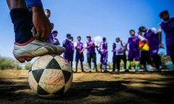 Des joueurs de football appartenant à une équipe des environs de Managua s'entraînent dans un stade de Managua, le 17 janvier 2016