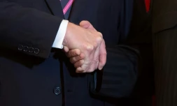 Poignée de main entre Donald Trump et Kim Jong un à Hanoï