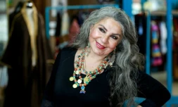 La créatrice de mode irakienne Hana Sadiq dans son atelier, le 31 mars 2022 à Amman, en Jordanie