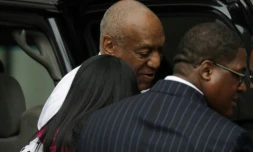 L'acteur américain Bill Cosby (c), le 5 juin 2017 à Norristown en Pennsylvanie