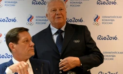Le patron du Comité olympique russe Alexandre Joukov et Vitali Smirnov, membre du CIO, lors d'un point presse à Rio de Janeiro, le 4 août 2016