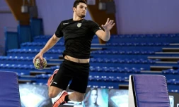 Le champion olympique de natation Florent Manaudou à l'entraînement avec le club de handball d'Aix-en-Provence, le 14 novembre 2016