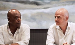 Les candidats à la présidence de la Fifa Tokyo Sexwale et Gianni Infantino, le 22 février 2016 au Cap