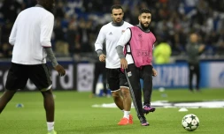 L'attaquant lyonnais Nabil Fekir (chasuble) et ses coéquipiers à l'échauffement avant d'affronter la Juventus au Parc OL, le 18 octobre 2016