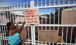 Lundi 7 Mars 2011

Manifestation des parents d'élèves devant le collège l'oasis au Port