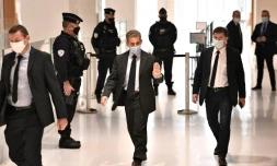 L'ancien prĂ©sident Nicolas Sarkozy arrive au tribunal oĂč il est jugĂ© pour des accusations de corruption, Ă Paris le 30 novembre 2020