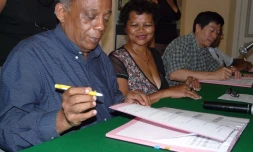 Jeudi 10 mars 2011: Signature d'une convention pluriannuelle d'objectifs et de moyens entre la Ville de Saint-Denis et 4 associations dionysiennes (photo: Mounice Najafaly)