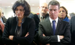 Le Premier ministre Manuel Valls et la ministre du Travail Myriam El Khomri en visite dans une agence PÎle emploi de Mulhouse, le 22 février 2016