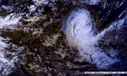 La tempête tropicale modérée Cherono se situait à 16h à 2145km des côtes réunionnaises (image: Mtotec.com)