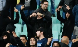 Des supporters bulgares cagoulés lors du match contre l'Angleterre en qualif pour l'Euro-2020, le 14 octobre 2020 à Sofia