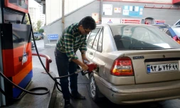 Un Iranien fait le plein à Téhéran, le 15 novembre 2019