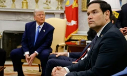 Le secrétaire d'Etat américain Marco Rubio (droite) et le président des Etats-Unis Donald Trump (gauche) rencontrent le chef de l'Etat français Emmanuel Macron, le 24 février 2025 à Washington