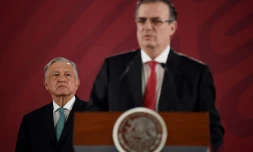Le président mexicain Andres Manuel Lopez Obrador (g) et le ministre des Affaires étrangères Marcelo Ebrard, le 10 juin 2019 à Mexico
