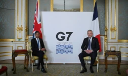 Rishi Sunak, le ministre des Finances du Royaume-Uni (G) et Bruno Le Maire, ministre de l'Economie (D) lors de leur première entrevue le 4 juin 2021 dans le cadre du G7 Finance à Londres