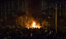 Affrontements entre policiers et manifestants à l'Université chinoise de Hong Kong dans la nuit du 12 au 13 novembre 2019