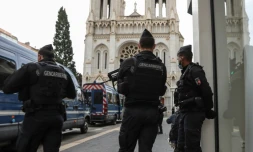 Des gendarmes sont déployés le 31 octobre 2020 à proximité de la basilique de Nice