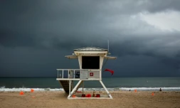 Le ciel s'assombrit au-dessus des plages de Fort Lauderdale (Floride), le 2 septembre 2019