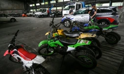 Des policiers se tiennent près de motos saisies après des rodéos urbains, le 13 juillet 2021 à Lyon 