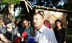 Le préfet de Mayotte, Thierry Suquet, lors d'une conférence de presse à Longoni, sur la commune de Koungou, le 27 avril 2023 à Mayotte
