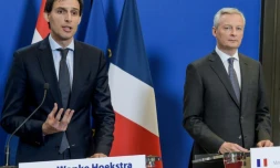 Le ministre de l'Economie  Bruno Le Maire (d) et son homologue Wopke Hoekstra (g) lors d'une conférence de presse à Paris, le 1er mars 2019