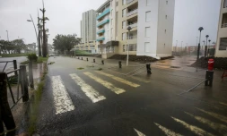 L'ouragan Maria, qui a fait un mort et deux disparus sur l'île de La Guadeloupe , menace les Iles Vierges et Porto Rico; le 19 septembre à Pointe-a-Pitre.