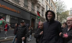 1er mai: Glucksmann empĂȘchĂ© de rejoindre le cortĂšge Ă Saint-Etienne aprĂšs des jets de peinture, le 1er mai 2024