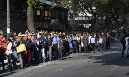 Des files d'attente pour le bus à Caracas, le 14 mars 2019