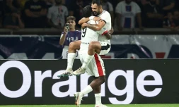 Les attaquants de Nice Terem Moffi (g) et Gaëtan Laborde, tous deux buteurs contre le PSG, le 15 septembre 2023 au Parc des Princes