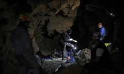 Opération de secours le 11 octobre 2010 à l'intérieur de la grotte de la DragonniÚre dans les Gorges de l'ArdÚche