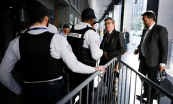 Arrivée de Jean-Luc Mélenchon dans les locaux de la police anticorruption (Oclciff) à Nanterre, jeudi 18 octobre 2018