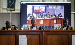Les membres de la Cour constitutionnelle rendent un jugement sur un recours demandant l'annulation d'une loi anti-LGBT+, le 3 avril 2024 Ă Kampala, en Ouganda