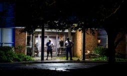 Des habitants constatent les dégâts causés par l'ouragan Sally à Pascagoula, dans le Mississippi, le 16 septembre 2020