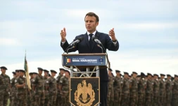 Le président Emmanuel Macron à la base aérienne Mihail Kogalniceanu, près de Constanta, le 15 juin 2022 en Roumanie