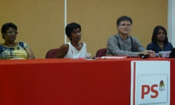 Le PS dépose une pétition au rectorat pour protester contre la supression de 19 postes de conseillers pédagogiques, mardi 5 avril 2011.