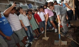 Jeudi 7 Avril 2011
plantation de 18 arbres en centre-ville de Saint-Denis
