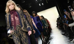 Les modèles du défilés de Tadashi Shoji à la Fashion Week de New York, le 9 février 2017 
