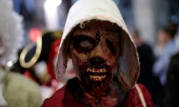 Il existe de plus en plus de documentation sur des parasites capables de changer le comportement de l'animal infecté, transformant leur hÎte en un genre de zombie