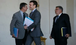 Le ministre de l'Economie Emmanuel Macron à la sortie du conseil des ministres le 20 avril 2016 à l'Elysée à Paris