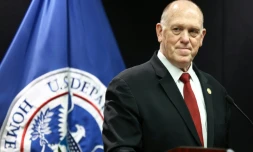 L'émissaire de Donald Trump à Minneapolis, Tom Homan, lors d'une conférence de presse à Minneapolis, le 4 février 2026 dans le Minnesota