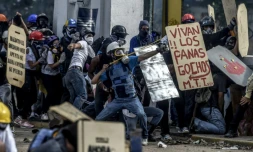Heurts entre manifestants de l'opposition et forces de police, le 27 mai 2017 à Caracas, au Venezuela