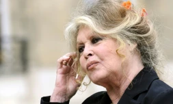 L'actrice française Brigitte Bardot quitte le palais de l'Elysée après une rencontre avec le président de la République Nicolas Sarkozy, le 27 septembre 2007 à Paris