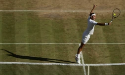 Le Suisse Roger Federer face au Tchèque Tomas Berdych en demi-finales de Wimbledon, le 14 juillet 2017