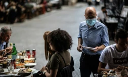 Terrasse de restaurant à Paris le 15 juin 2020 