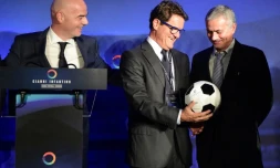 Gianni Infantino avec les entraßneurs Fabio Capello et José Mourinho à Londres, le 1er février 2016