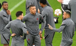 Lionel Messi (gauche), Kylian Mbappé (centre) et Neymar (droite) à l'entraînement à Bruges la veille de la rencontre entre le FC Bruges et le PSG en phase de poules de Ligue des champions le 14 septembre 2021