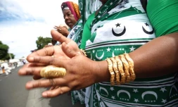 Dimanche 17 Avril 2011

Le président Sambi à la mosquée du Port