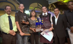Julien Gonthier et Florent Marianne félicités par le président de la CCI Réunion, le représentant de la Région Réunion et la présidente de l'IRT (Photo D.R)
